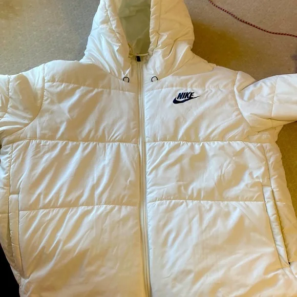white nike puffer jacket used once in good condition